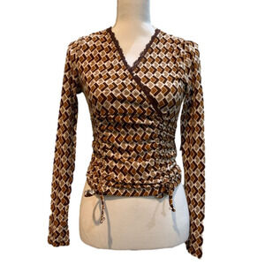 🌳NWT - JUNIORS LARGE TOP WITH GATHERED FRONT